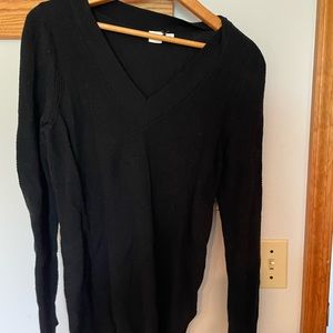 Gap v-neck sweater, size medium